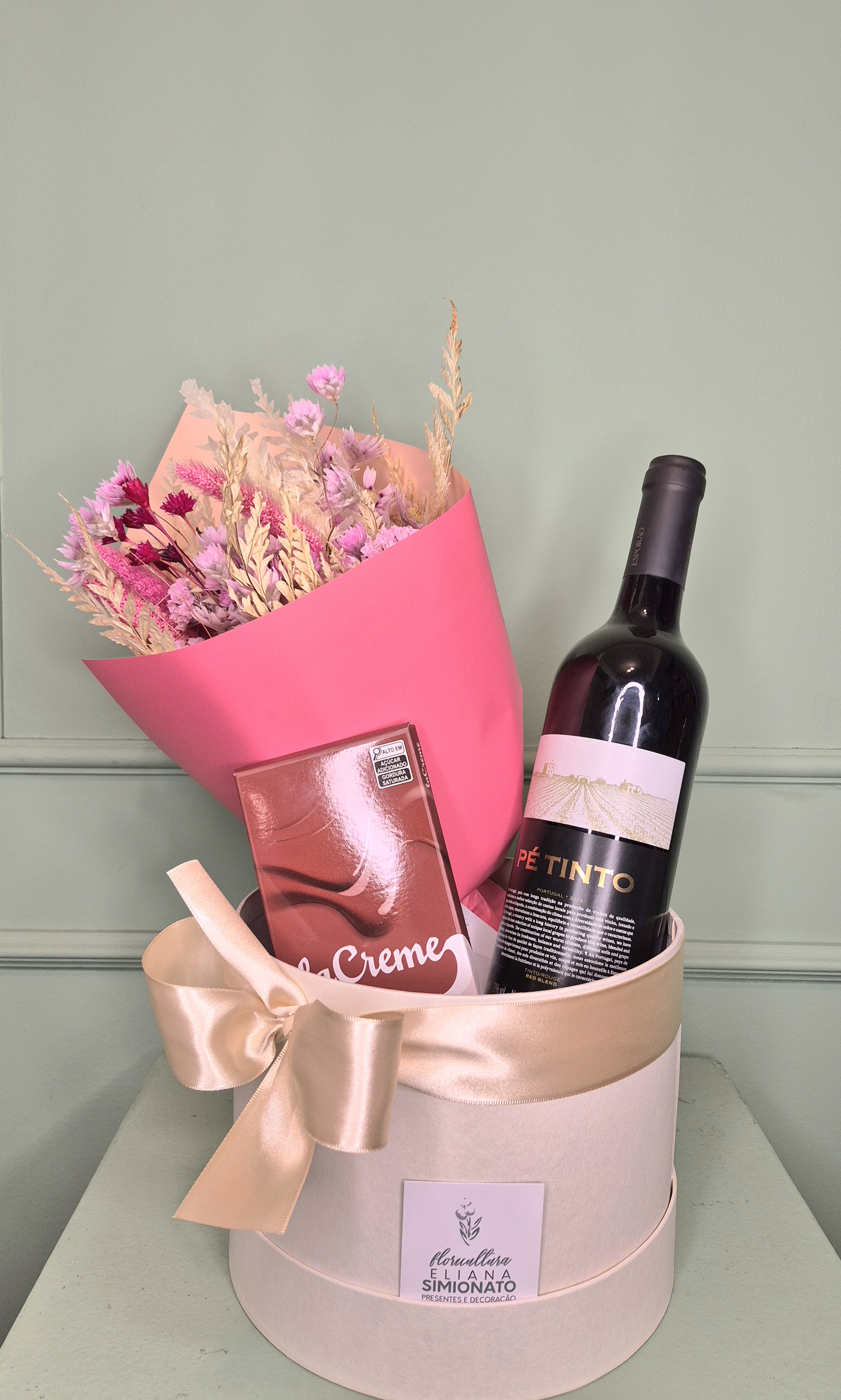 Kit rosa na caixa, com vinho