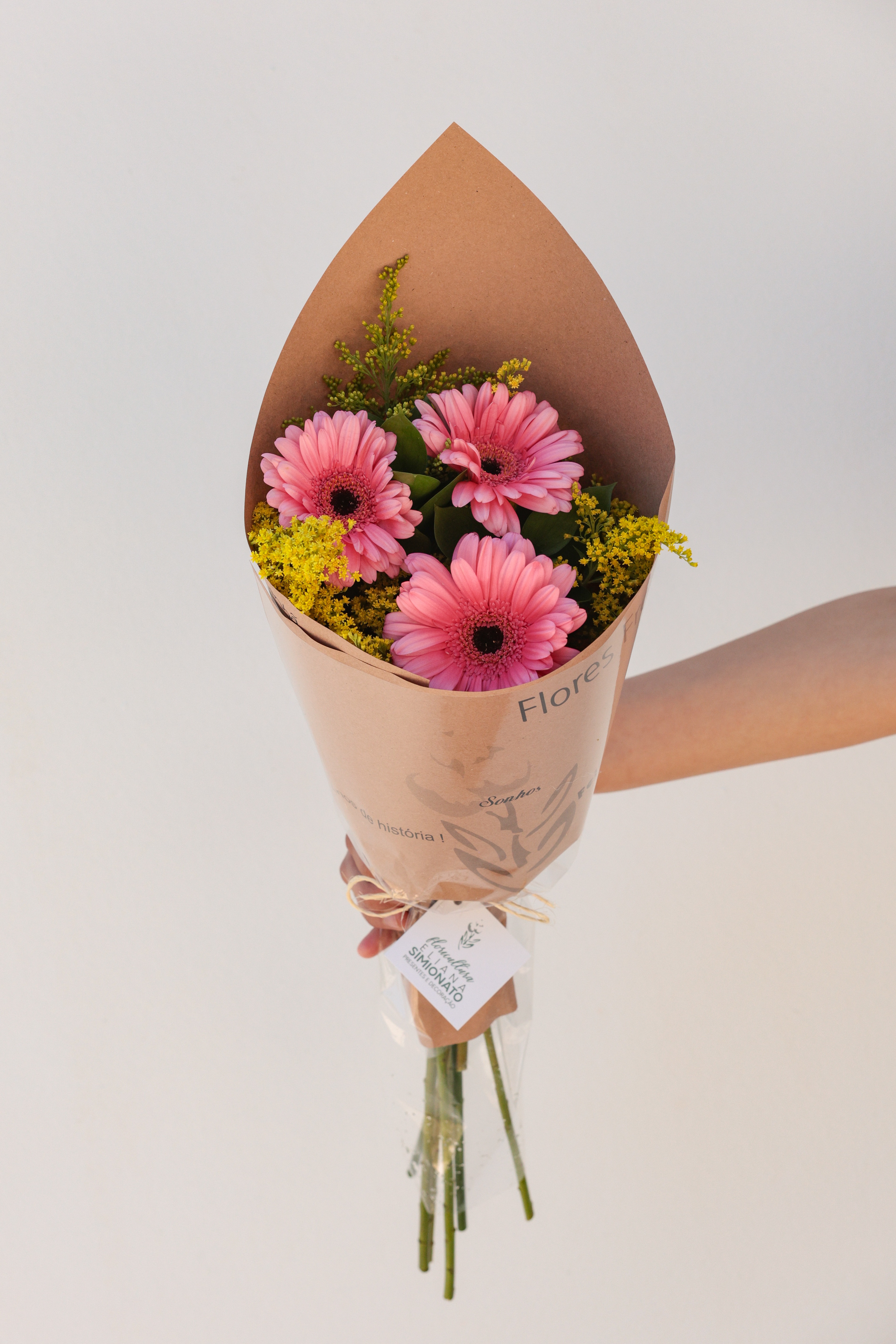 Buqu� com 3 G�rberas � Rosa Claro