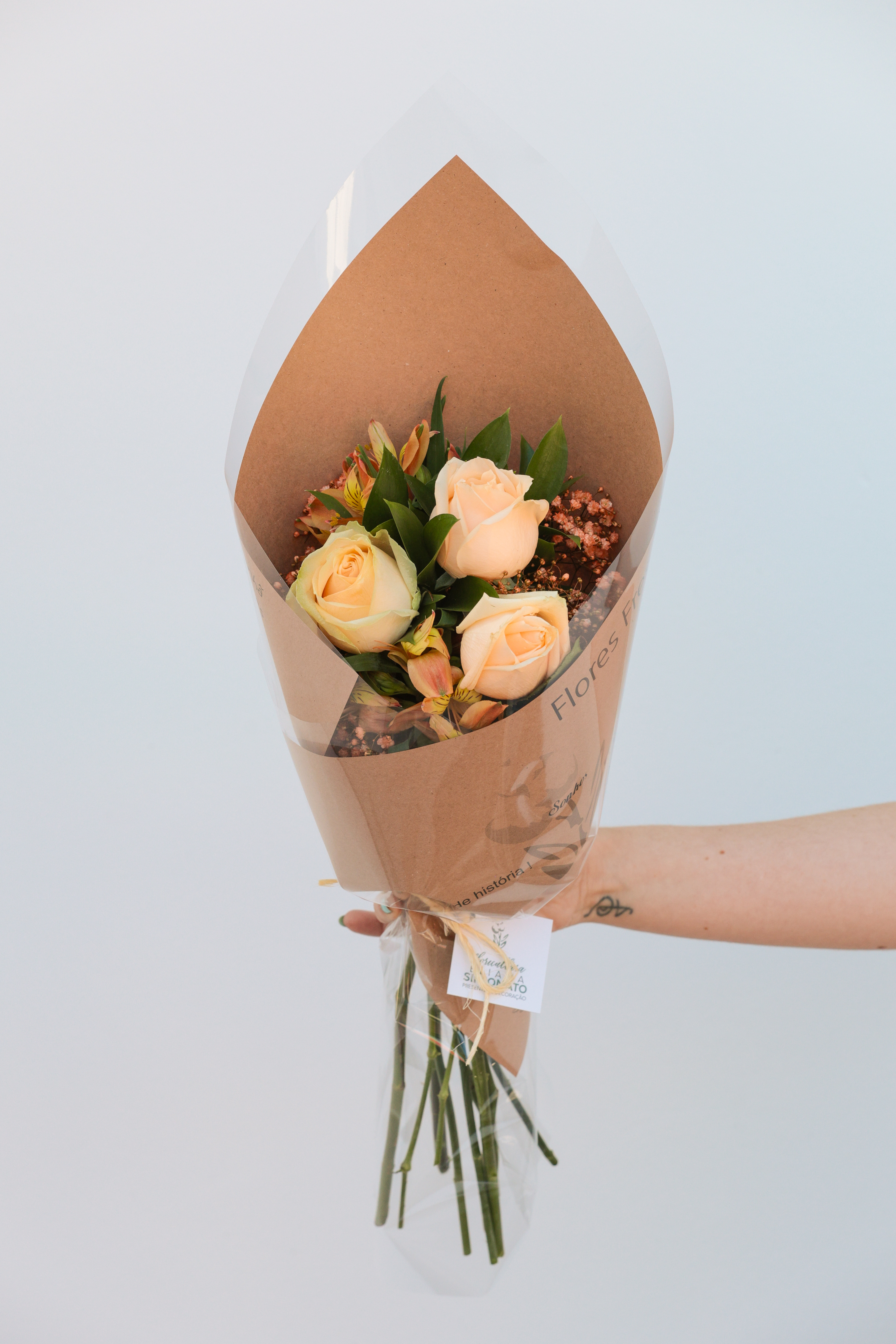 Buqu� com 3 Rosas Nacionais � Champanhe