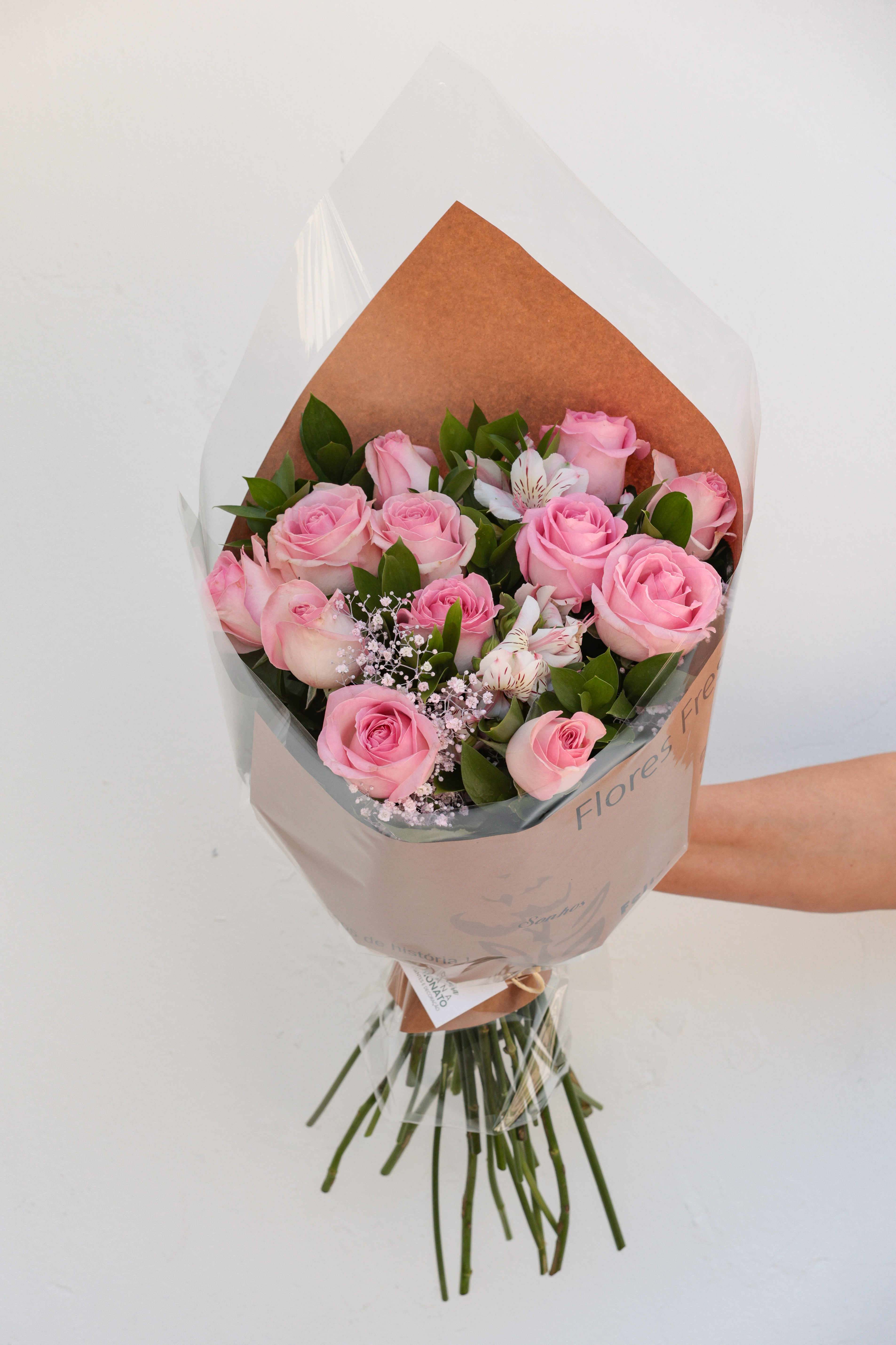 Buqu� com 12 Rosas Nacionais � Cor de Rosa