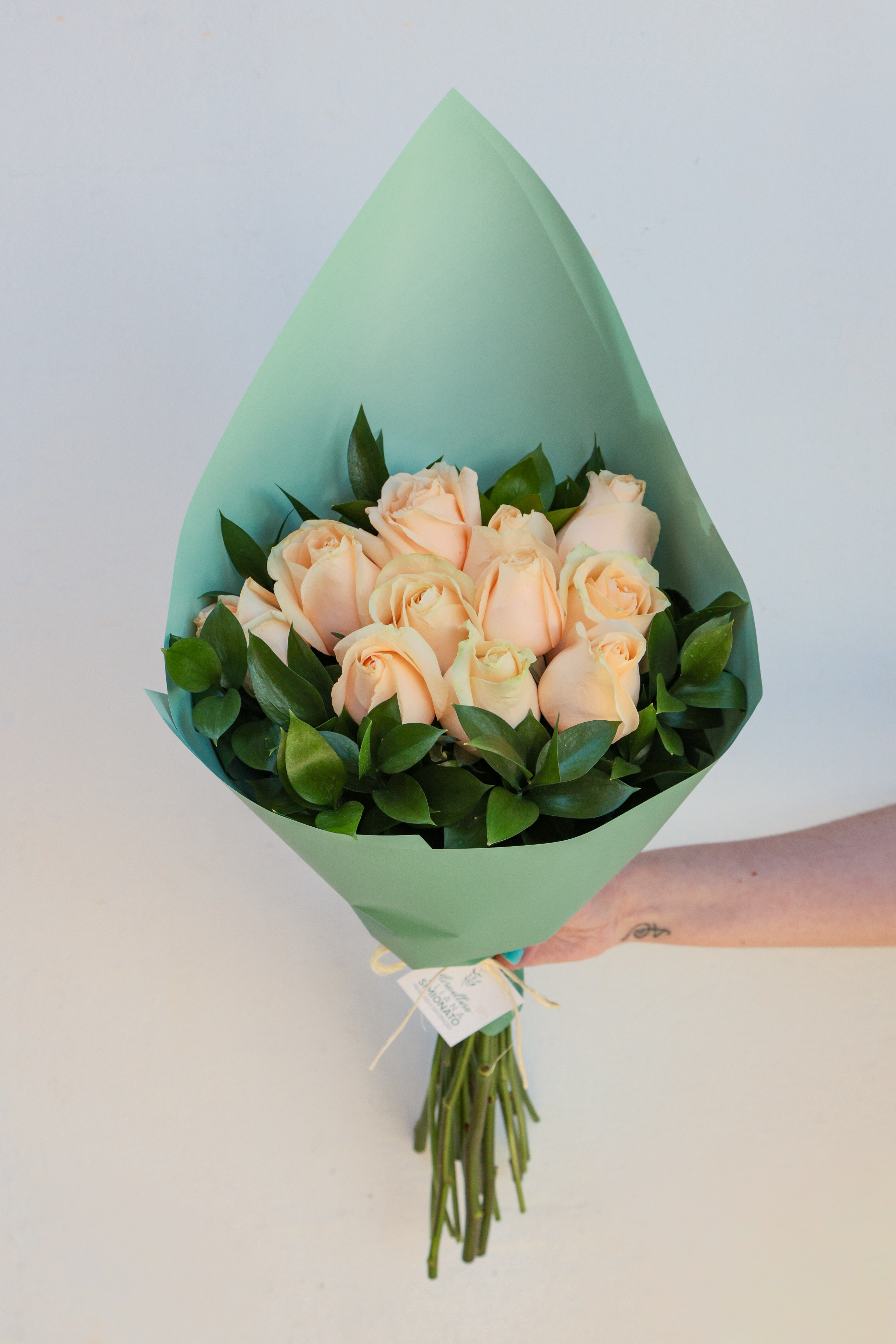 Buqu� com 12 Rosas Champanhe - Linha Clean