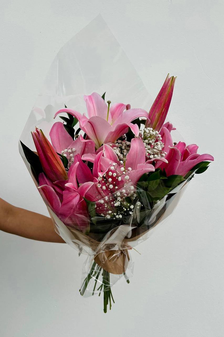 Buqu� com 3 Hastes de L�rio Rosa